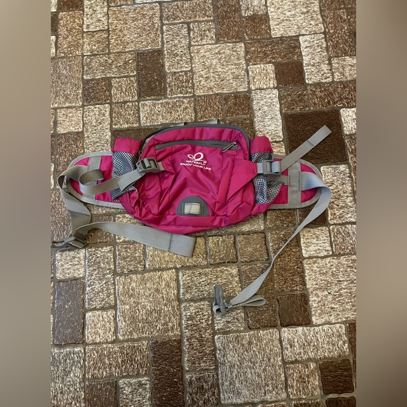 Waterfly on Amazon Handbags - NWOT Waterfly Enjoy Your Life running Fanny pack